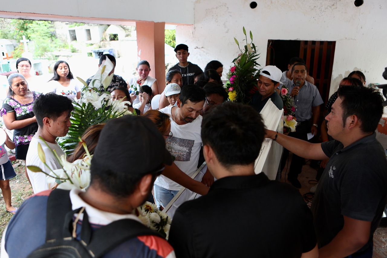 Familiares Despiden A Ni A Que Muri En Elevador Del Imss