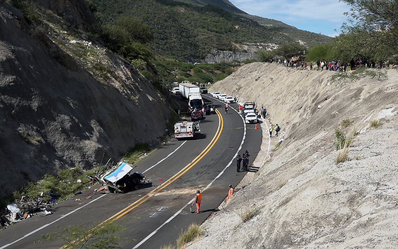 Sube a 18 la cifra de muertos que dejó choque en Oaxaca