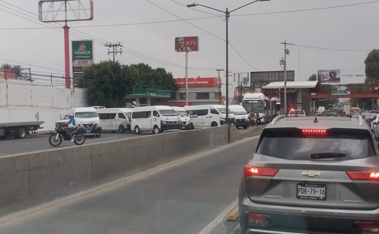 Bloqueo en Ecatepec hoy transportistas cierran la Vía Morelos