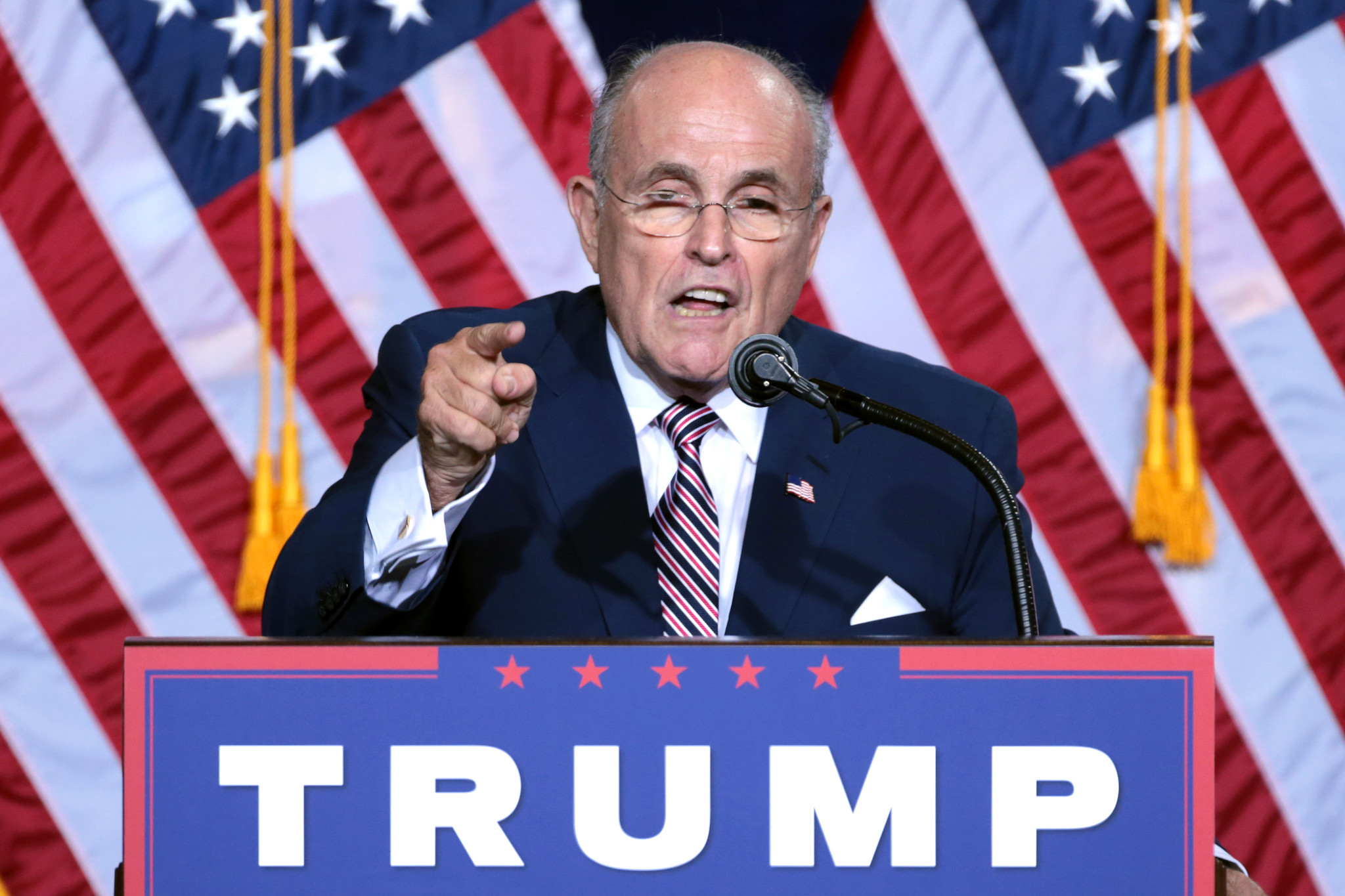 Trump rompe con Rudy Giuliani y ‘se niega a pagar’ los honorarios de su abogado