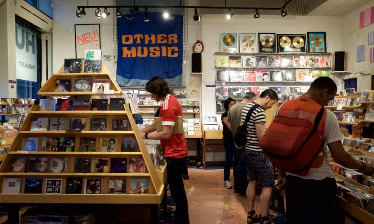 ‘Había señores de 40 llorando’: la triste despedida de la tienda de discos más cool de NY