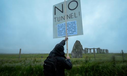 Activistas se manifiestan contra la construcción de un túnel en Stonehenge