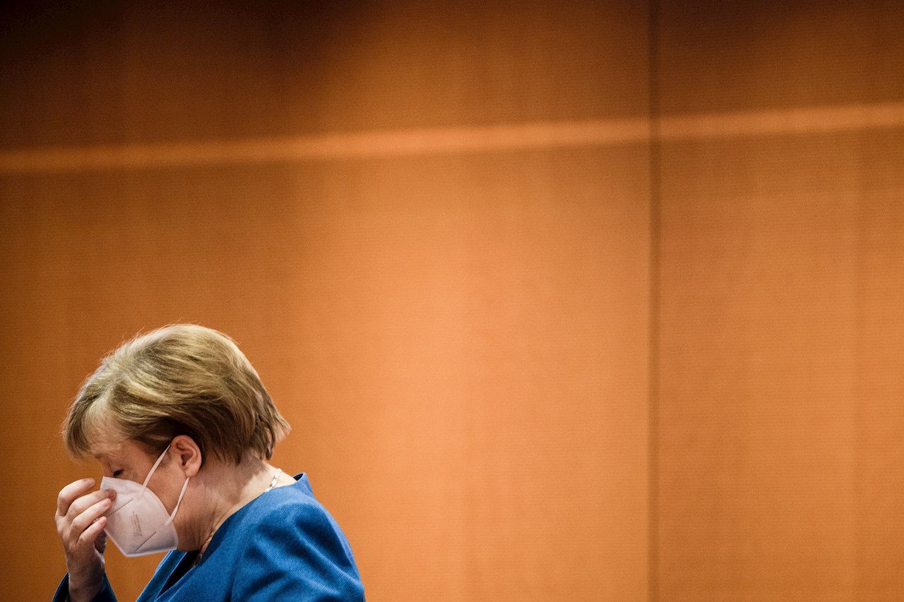 Merkel ve ‘problemática’ la suspensión de cuentas de Trump en redes sociales
