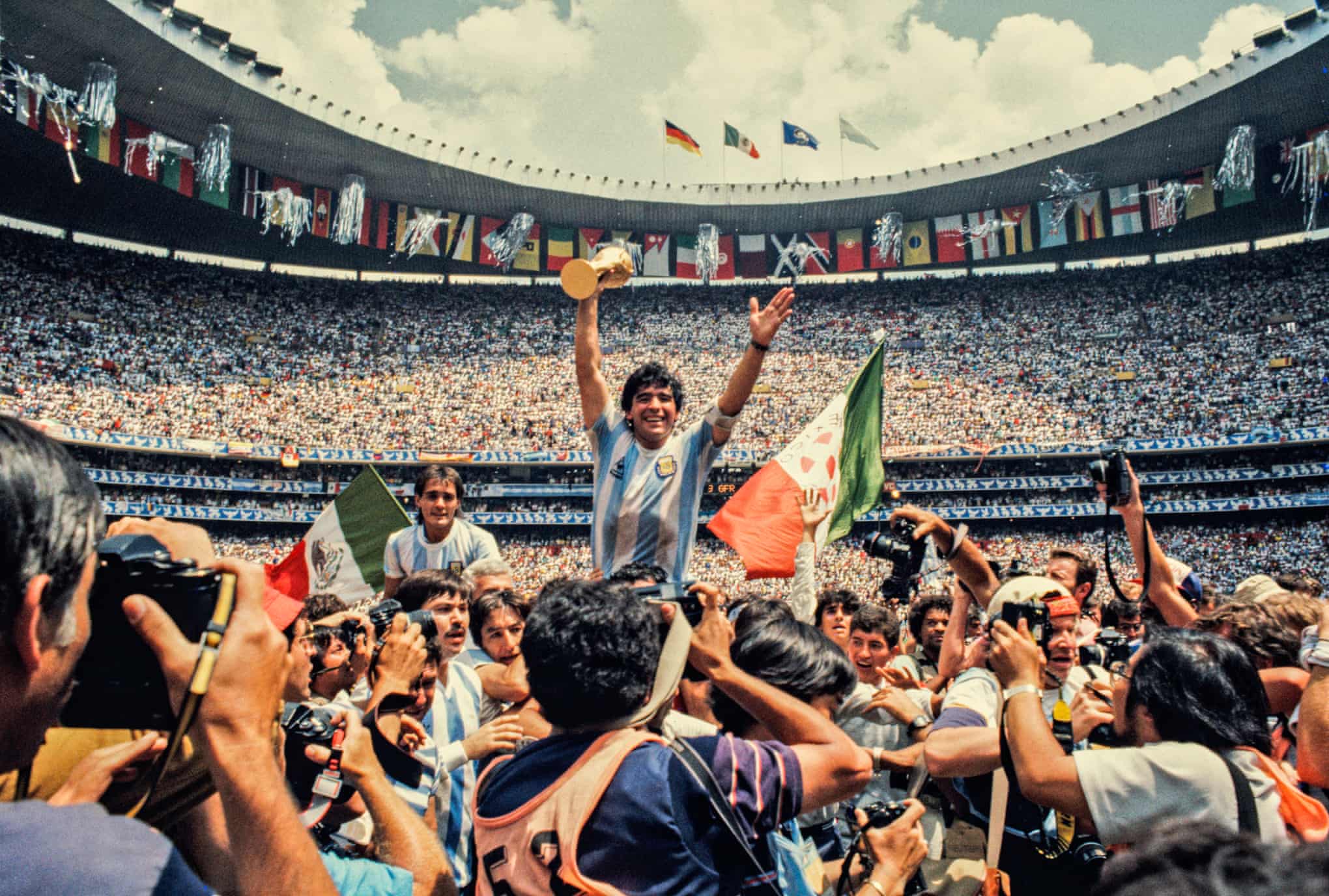 Maradona levanta la Copa del Mundo: la mejor fotografía de David Yarrow