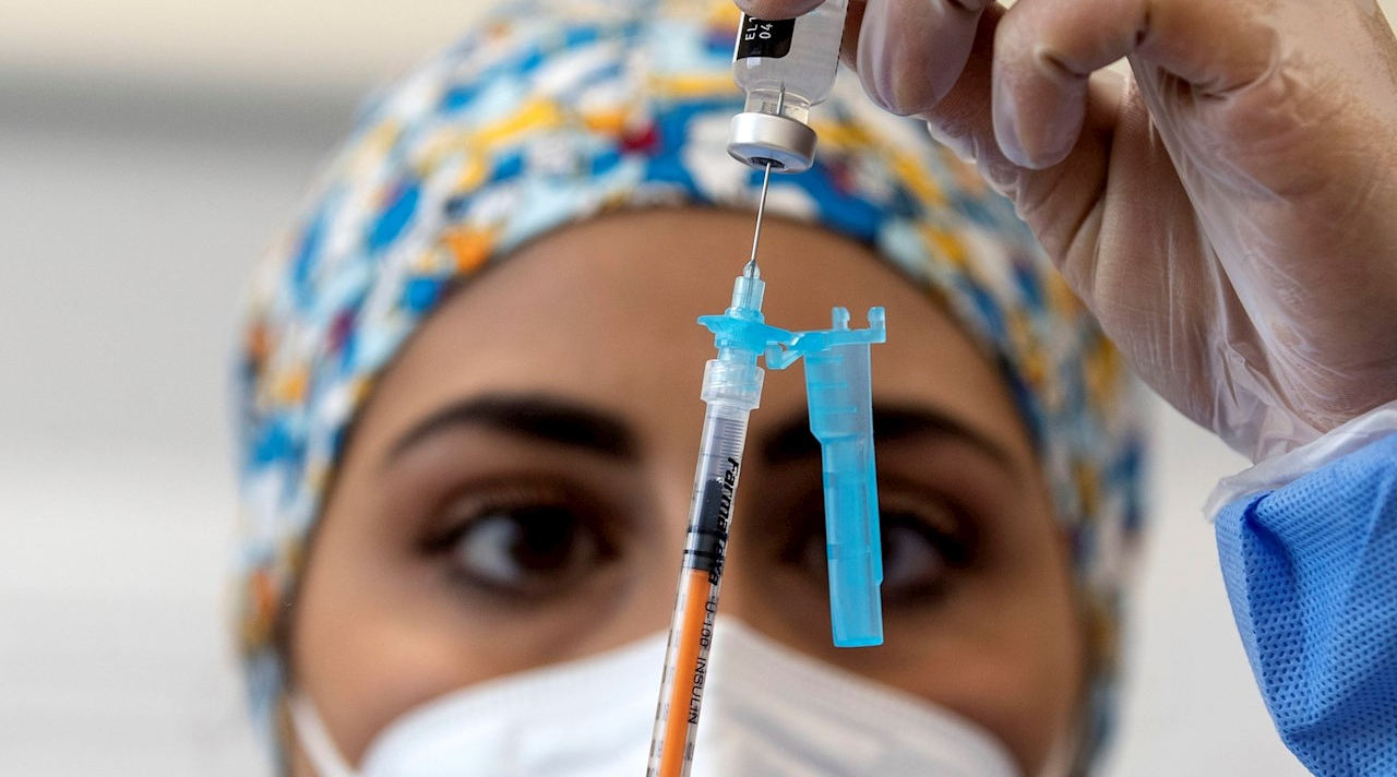 Vacunas Covid: el inicio lento en todo el mundo inyecta una dosis de realidad