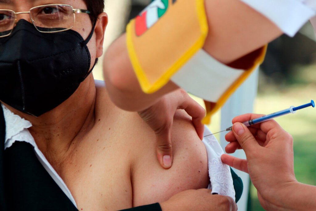 Vacuna contra el covid-19 en México, nada que presumir