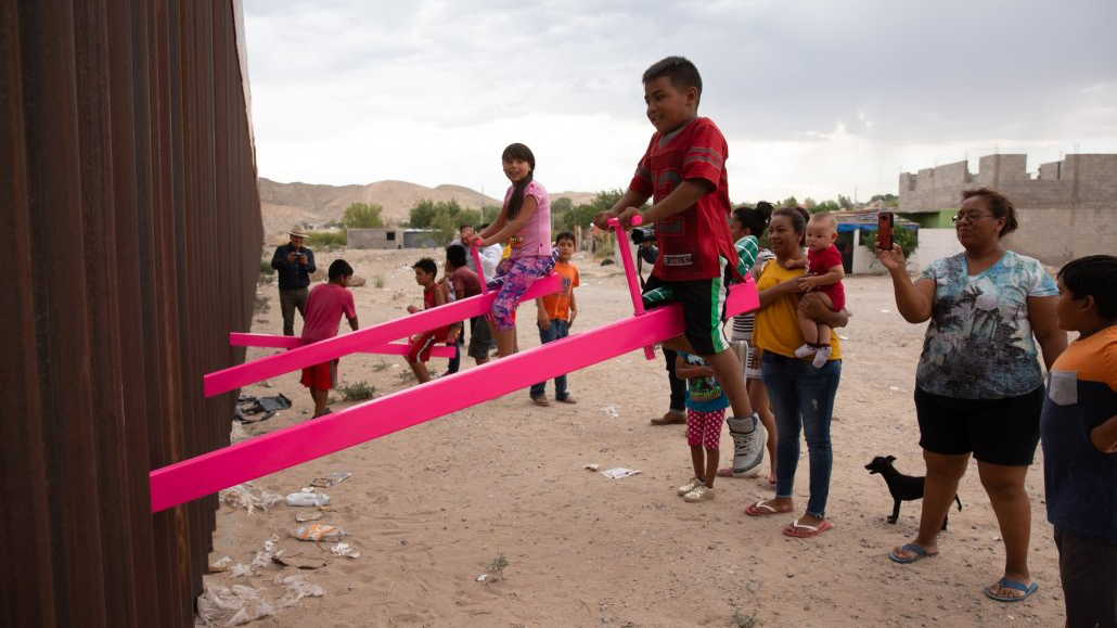 Subibajas rosas ​​en la frontera ganan premio Diseño del Año 2020