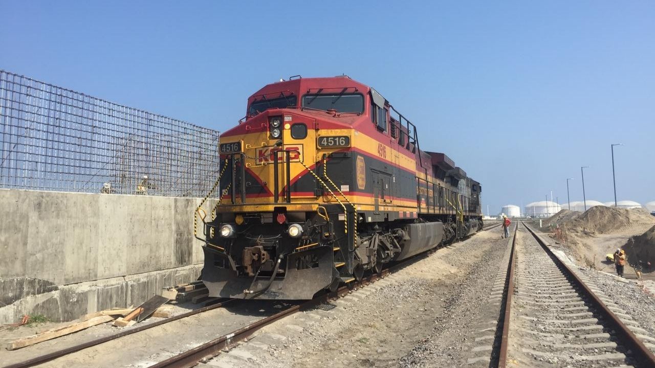KCSM estrena acceso directo de sus trenes al Puerto de Veracruz