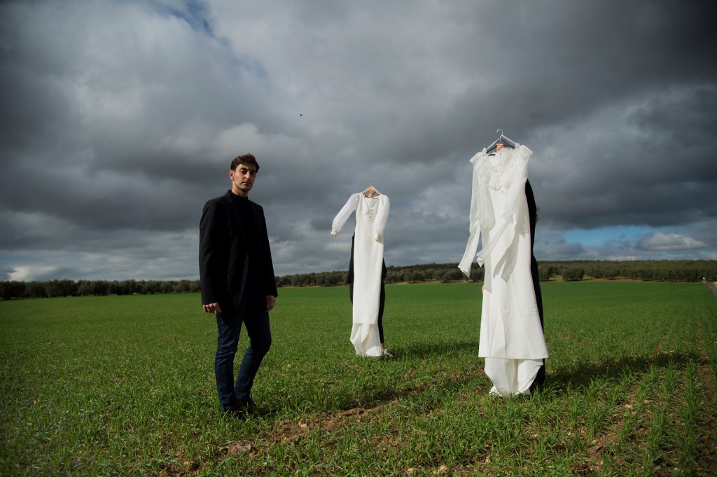 El diseñador español que desde su pequeño pueblo andaluz apuesta por la alta costura