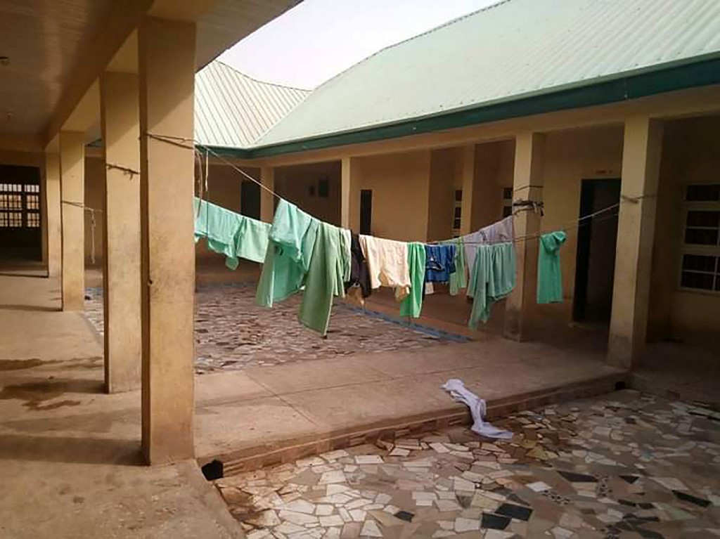 Hombres armados secuestran a decenas de niños en escuela de Nigeria