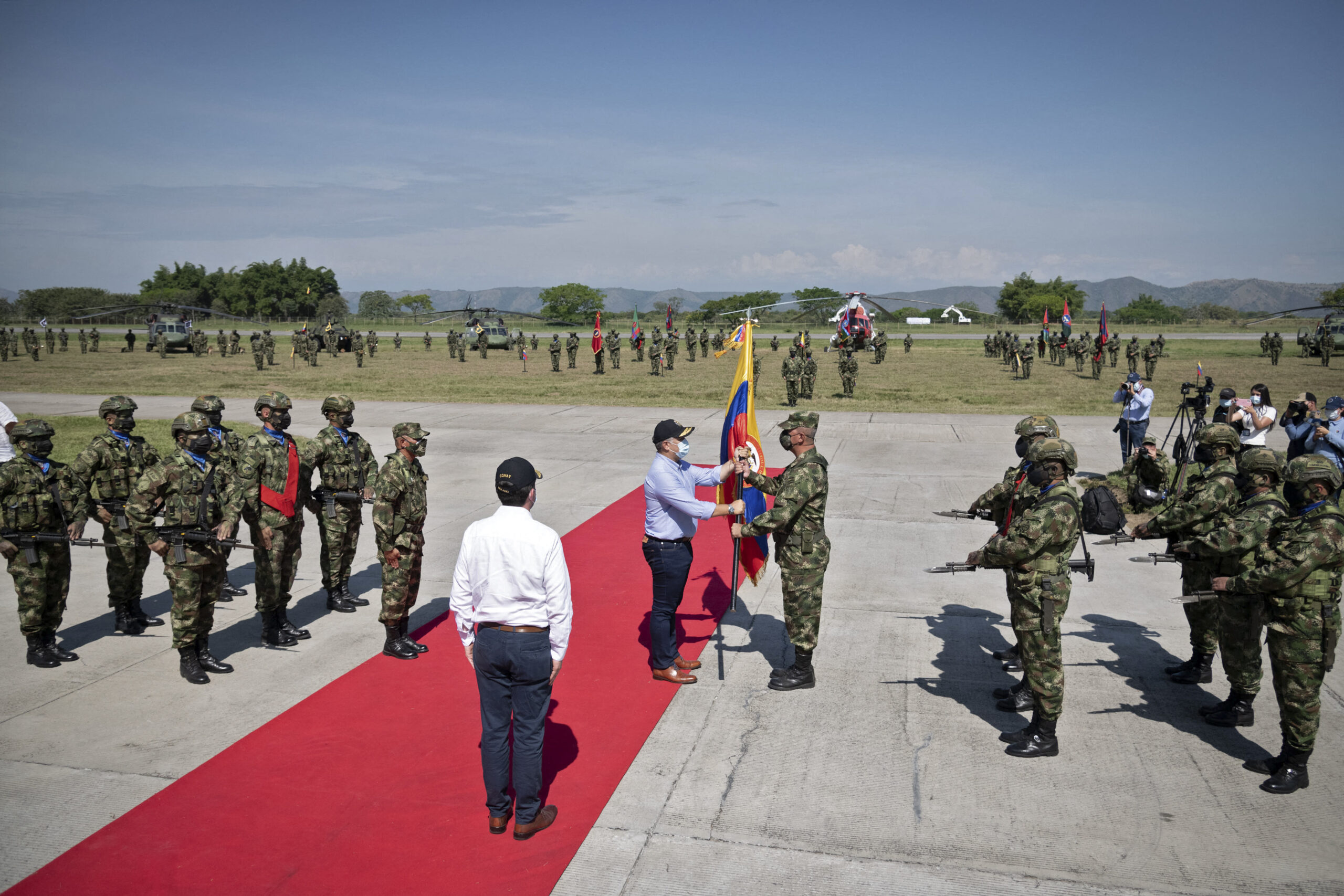 Colombia lanza fuerza de élite de 7,000 militares para luchar contra rebeldes y narcos