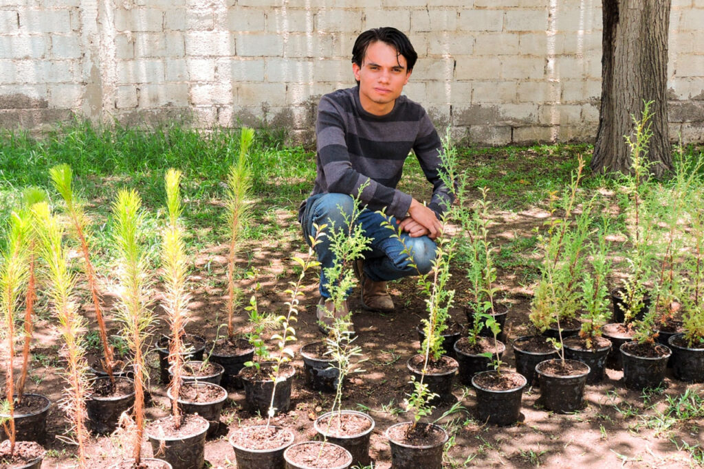 El estudiante del IPN que ayuda a las familias de Zacatecas con árboles y despensas