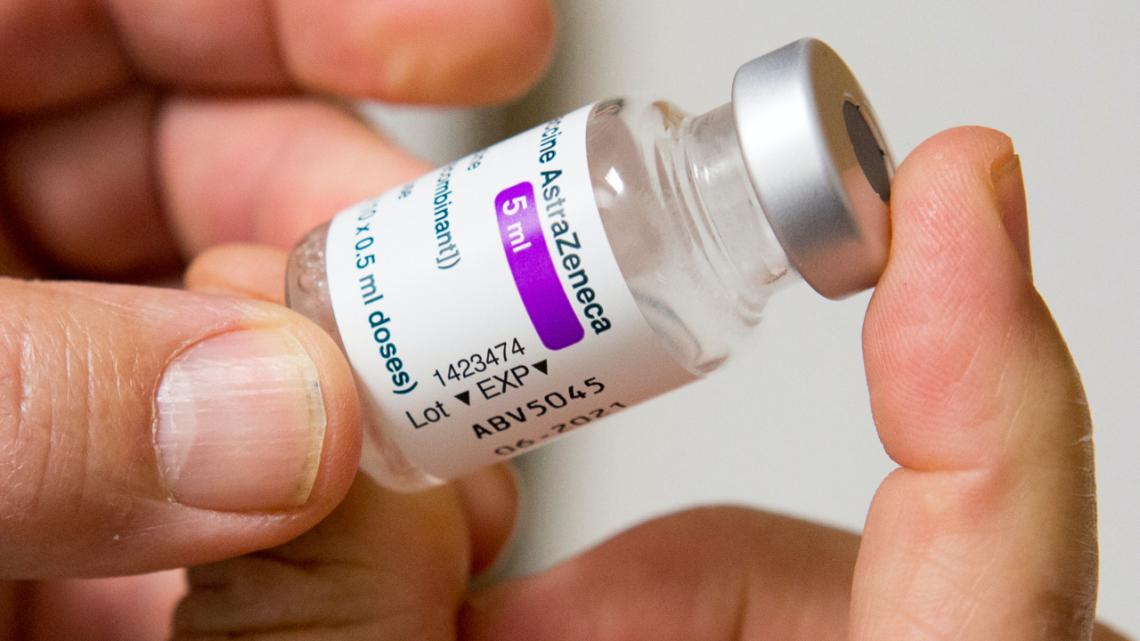 Beneficios de la vacuna de AstraZeneca superan sus riesgos: expertos de la OMS