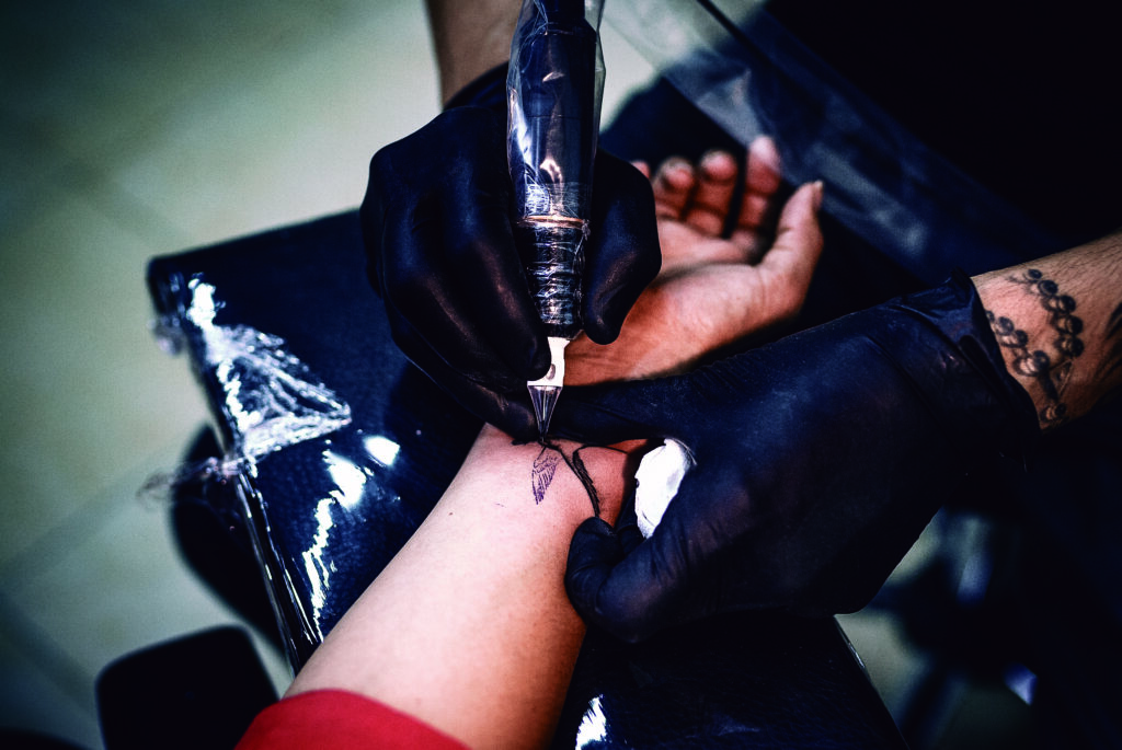 El arte y negocio del tatuaje se reanima luego de que casi se borra en la pandemia