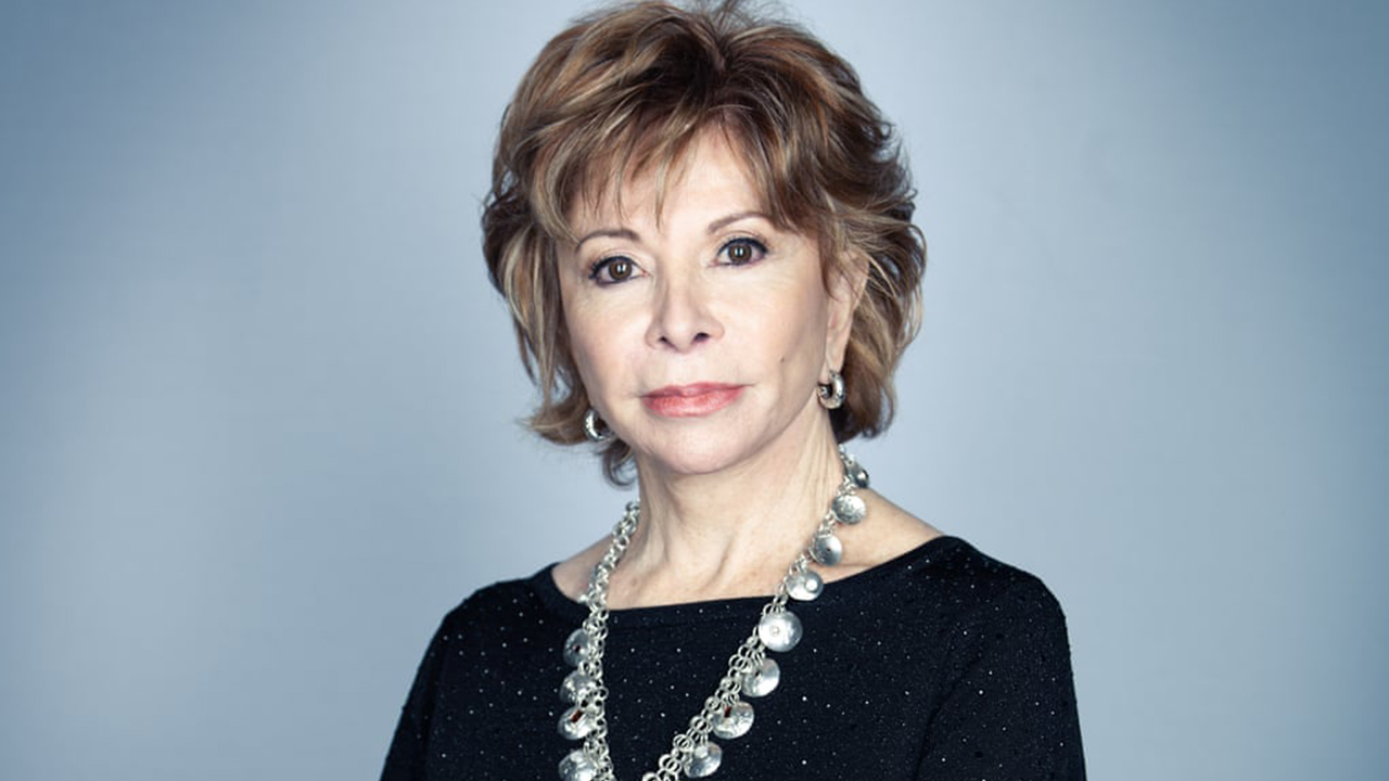 ‘Me dijeron loca cuando me divorcié a los setenta y tantos’: Isabel Allende