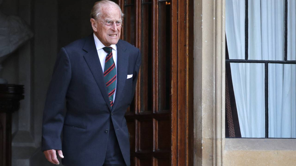 El Sunday Times se disculpa por haber trivializado el racismo del príncipe Felipe