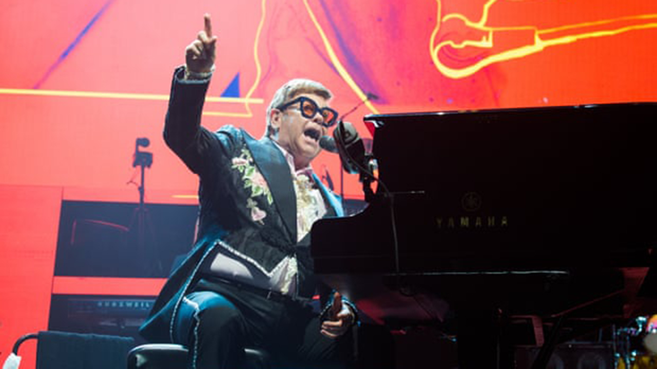 Elton John: ‘los artistas jóvenes necesitan salir a comerse el mundo para aprender’