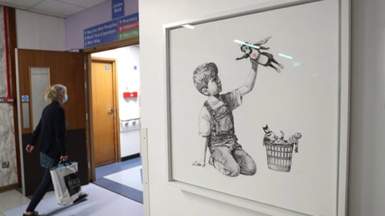 Subastan un cuadro de Banksy en beneficio del servicio de salud del Reino Unido