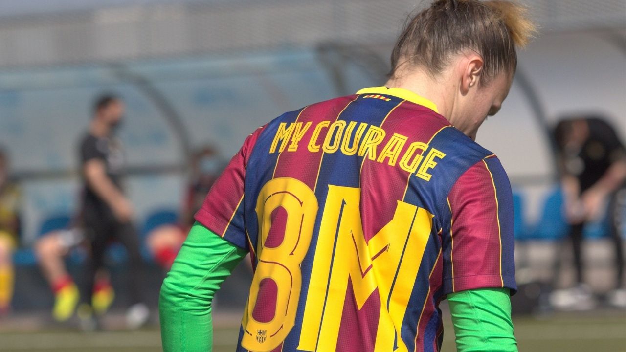 Jugadoras del Barcelona portan playeras conmemorativas del 8M