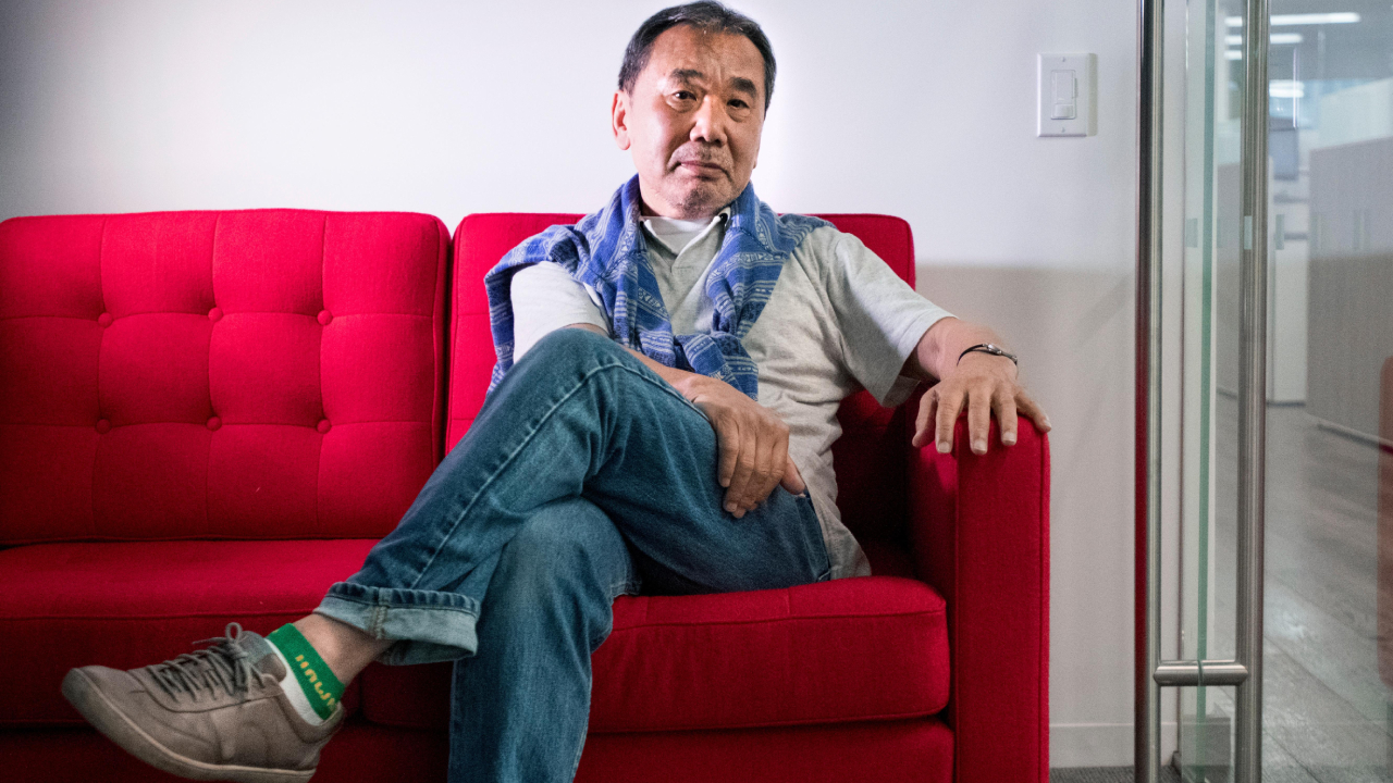 La nueva línea de camisetas de Haruki Murakami lo prueba: él no es un recluso