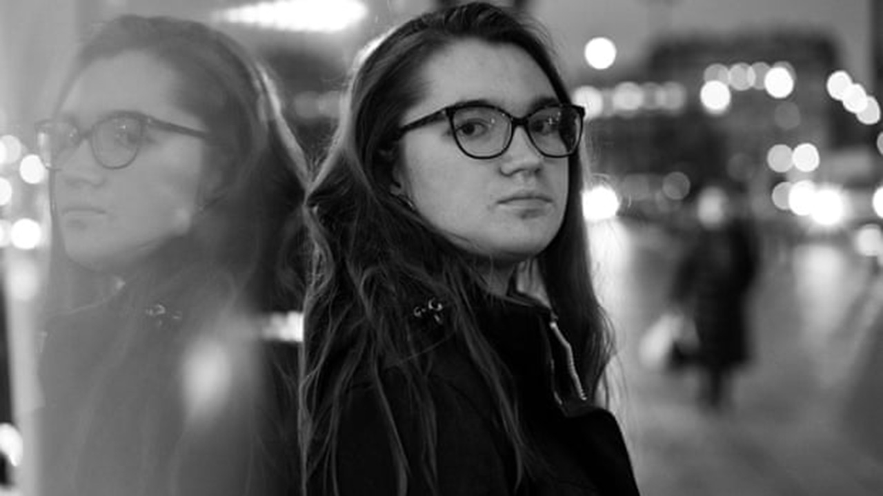 ‘Solo escribe ALTO’: la adolescente que ayuda a mujeres polacas a escapar del abuso