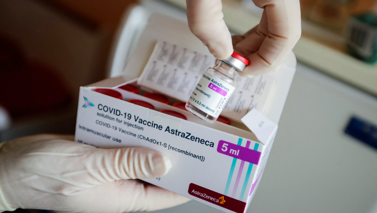 Regulador europeo confirma ‘posible vínculo’ de vacuna de AstraZeneca con trombosis