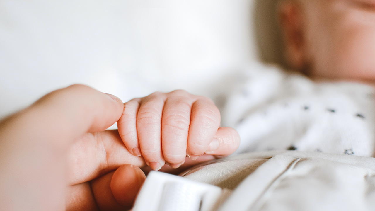 Nacen dos bebés con anticuerpos contra Covid en Italia