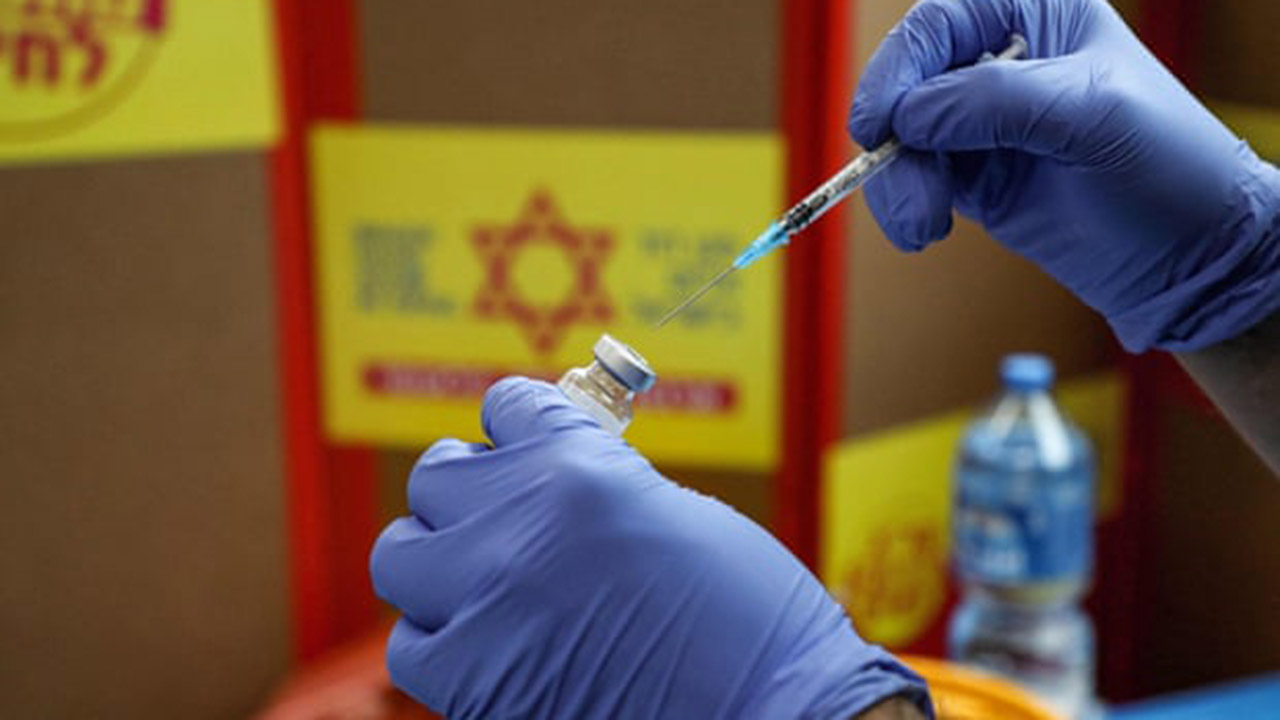Israel aprueba vacunar con Pfizer a menores de entre 12 y 15 años
