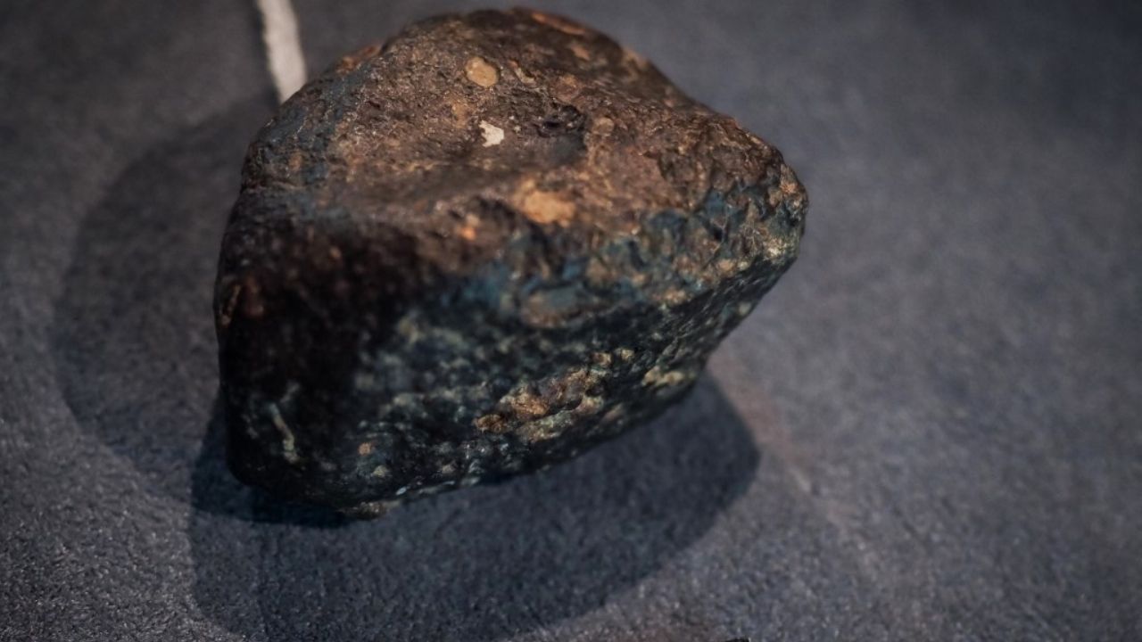 Hallan meteorito tan antiguo como el sistema solar