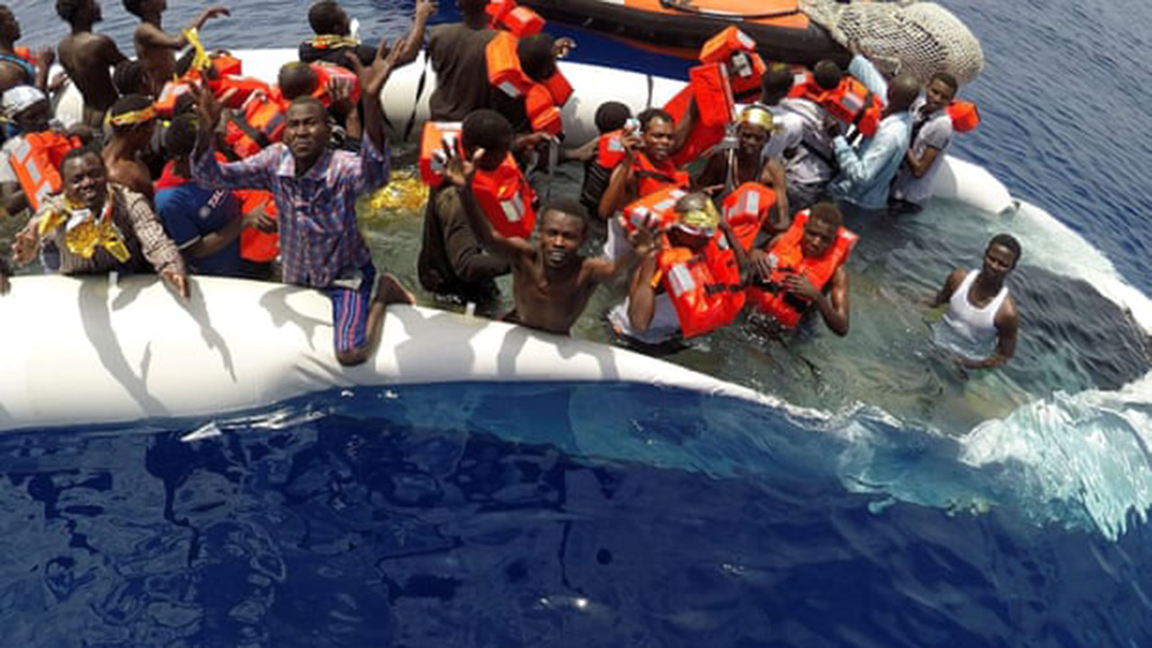 Rescatistas de refugiados son acusados en Italia de complicidad en trata de personas