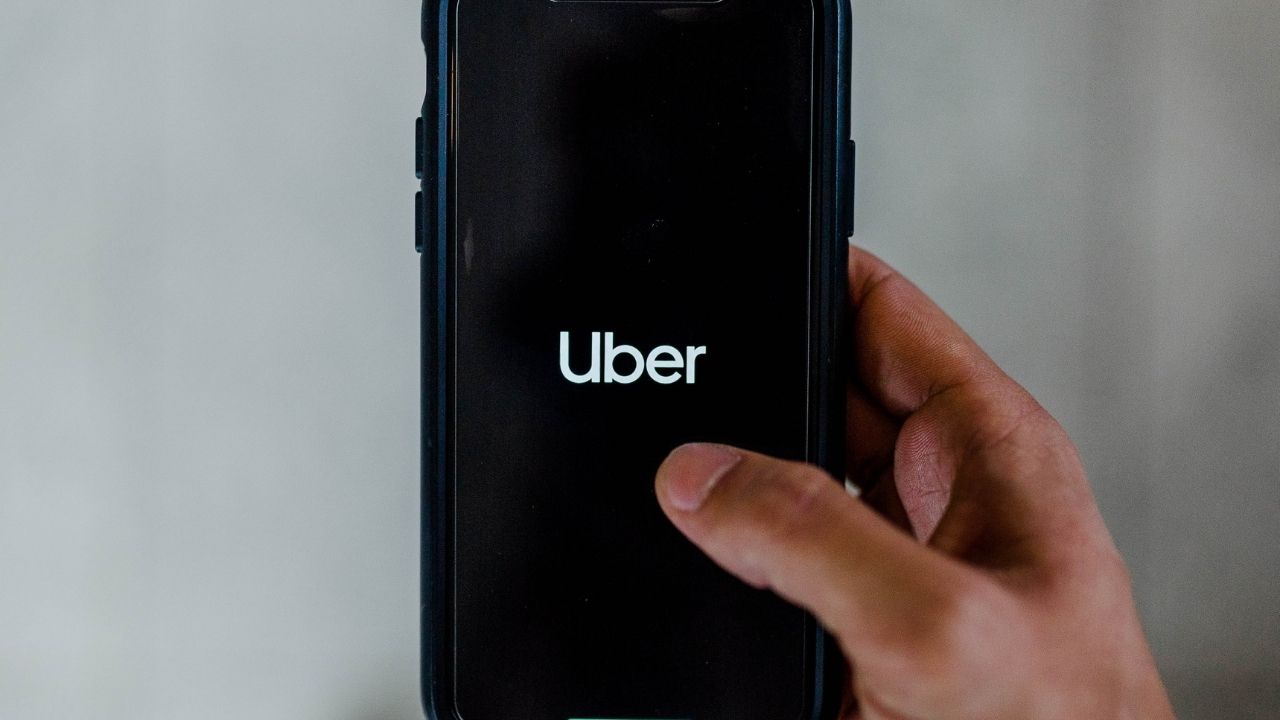Uber reconocerá a conductores británicos como trabajadores con salario y vacaciones