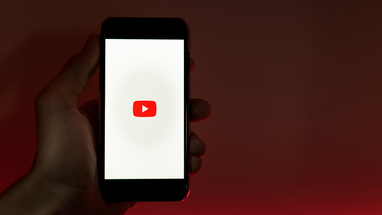 YouTube crea fondo de 100 mdd para competir con TikTok