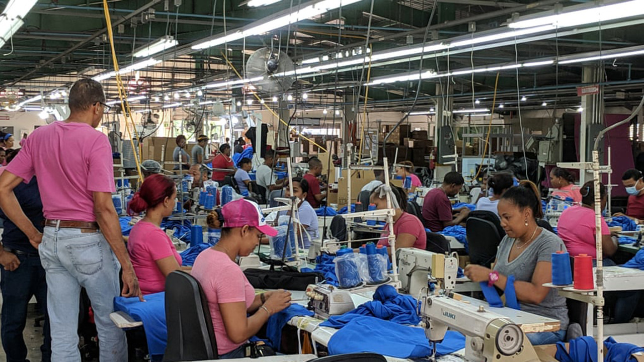 Esta fábrica quería pagar un sueldo digno a sus empleados… ahora sufre cierres