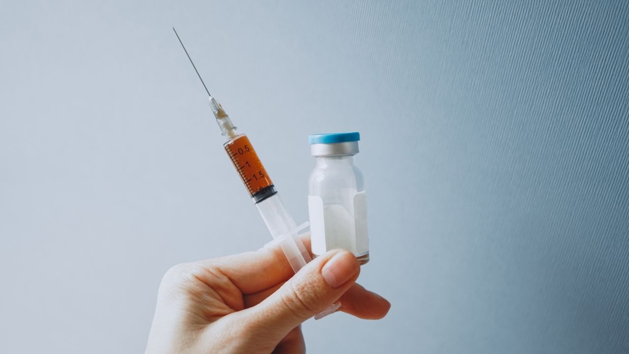 Retrasar la segunda dosis de la vacuna de Covid-19 puede salvar vidas, según estudio