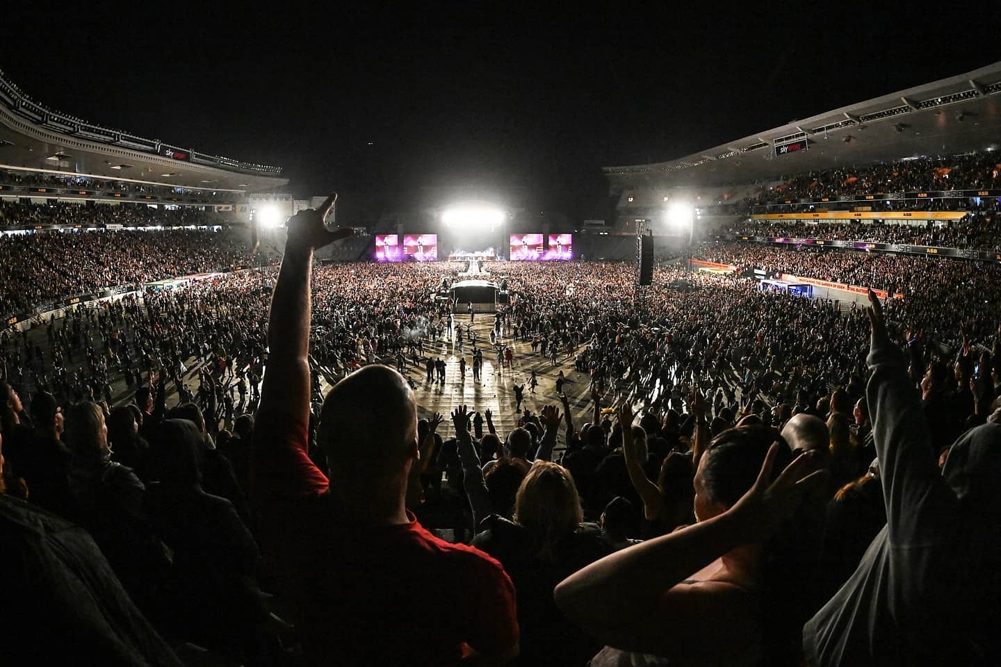 Fotos / Nueva Zelanda tiene el primer concierto en vivo con más de 50,000 asistentes