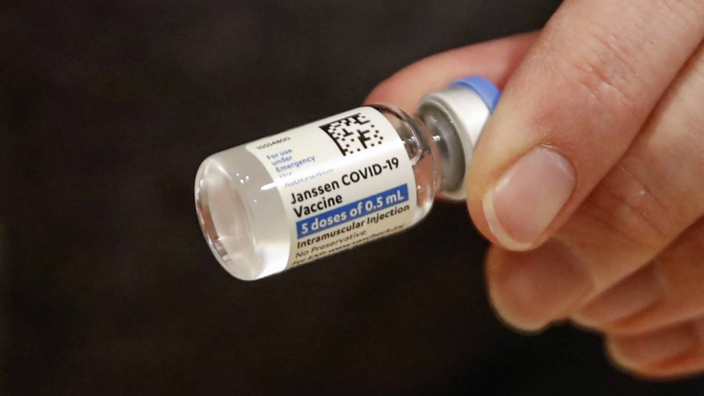 La decisión de EU de pausar la vacuna de J&J es un golpe a la pelea global contra el Covid