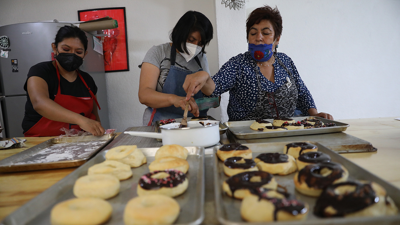 ‘Las Panas’: amasar pan y conversar para combatir la violencia de género