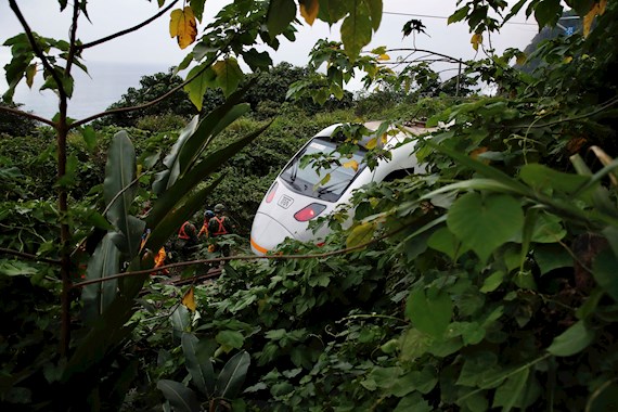 48 fallecidos y decenas de heridos tras descarrilamiento de tren en Taiwán