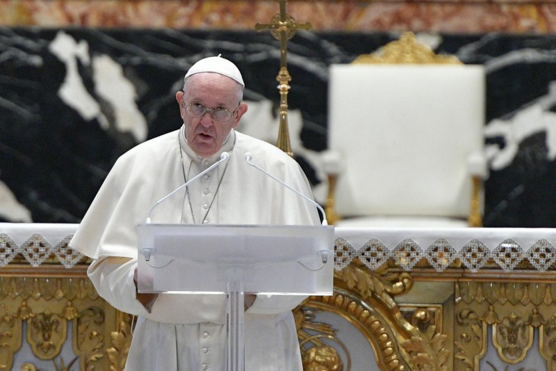El papa pide acabar con el ‘clamor de las armas’ y compartir vacunas con países pobres