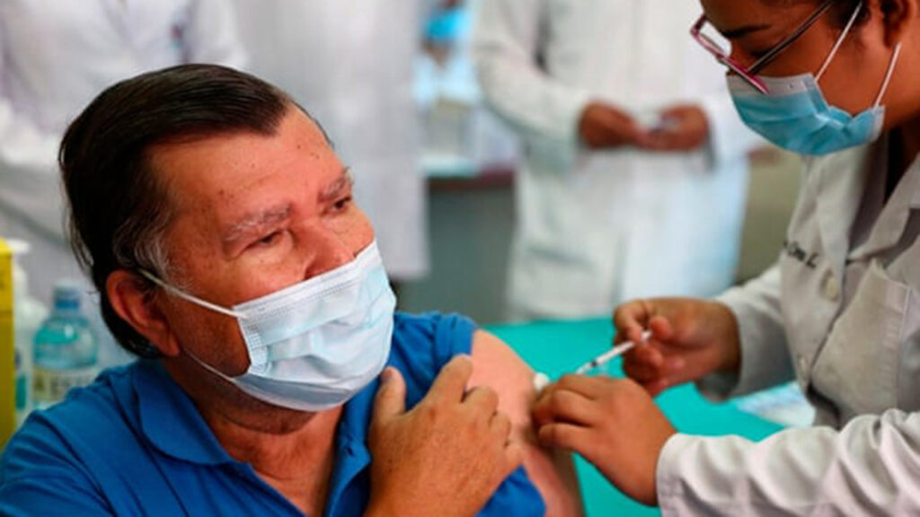 El presidente de Nicaragua lanza campaña de vacunación Covid entre secretos y dudas