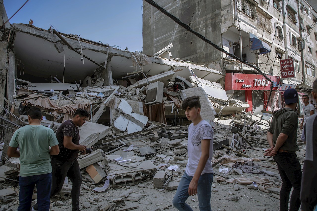 Ataques matan ya a 103 palestinos, con opción de operación terrestre israelí