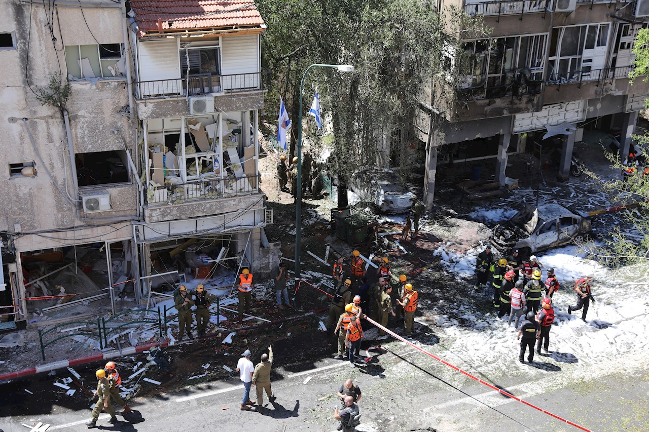 Israel bombardea la sede de la agencia AP y de Al Jazeera en Gaza