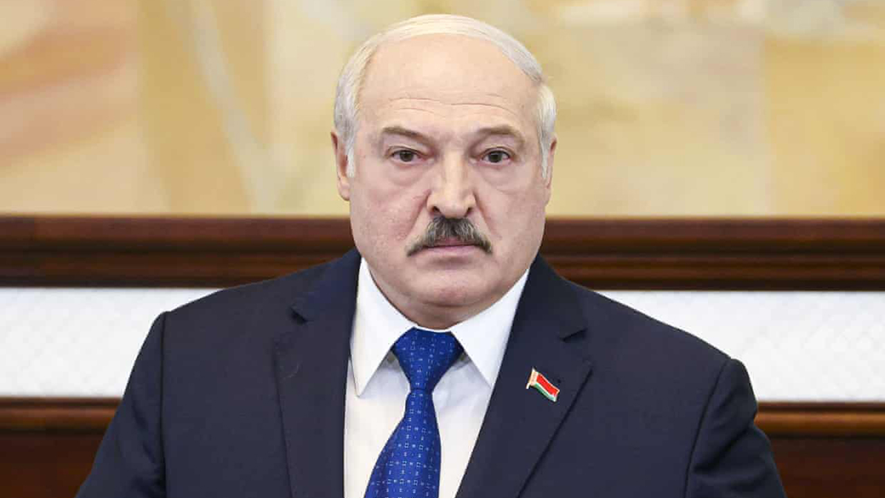 El presidente de Bielorrusia dice que las reacciones contra el aterrizaje forzado de un avión son ‘provocaciones planeadas’