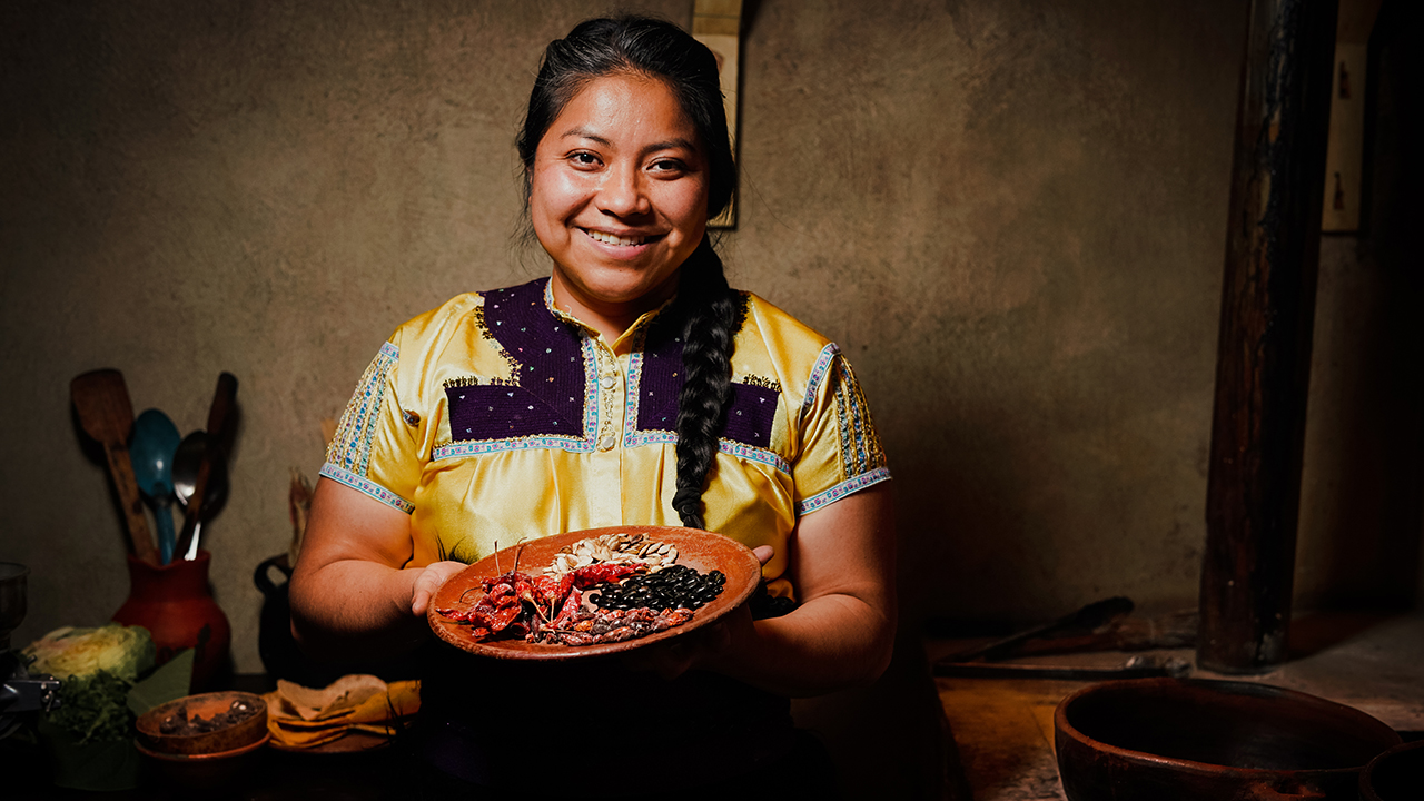 El ‘no’ es un reto para demostrar que sí puedo: Claudia Ruiz Sántiz, chef indígena reconocida como una de las 50 mejores del mundo