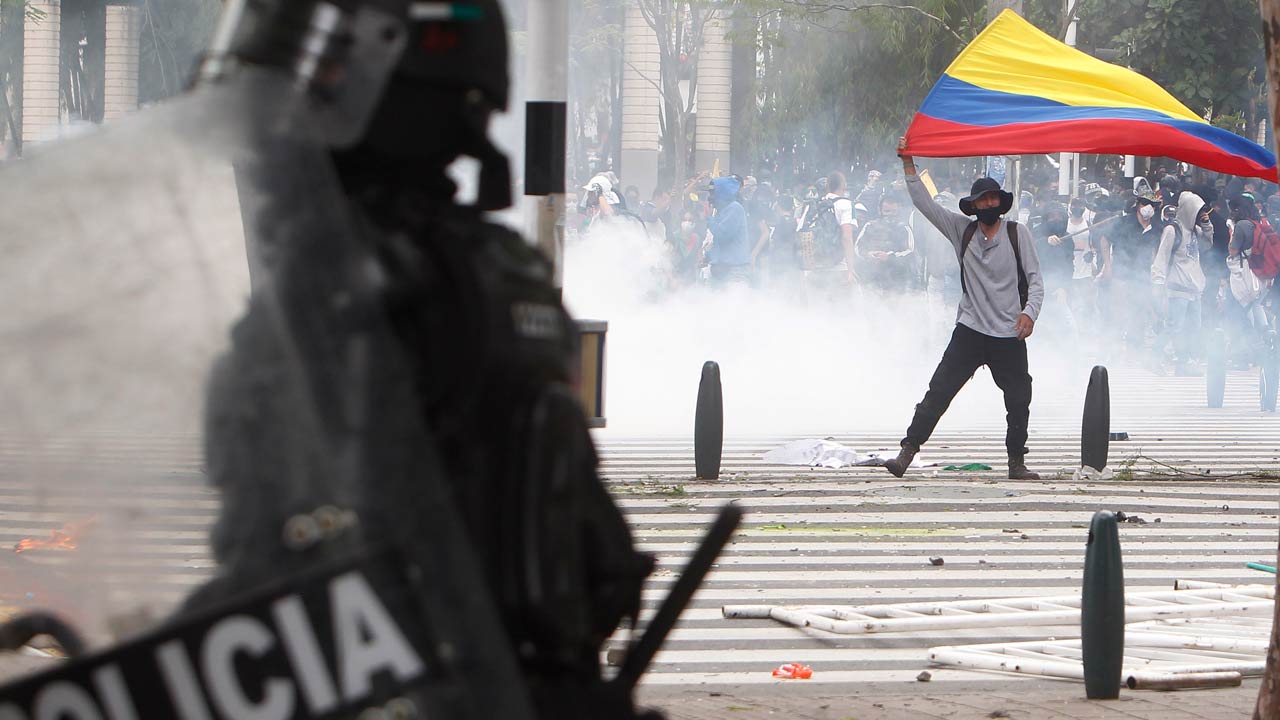 Colombia ofrece recompensa para capturar a autores de vandalismo en protestas