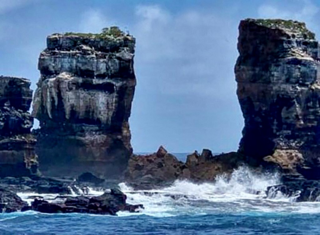 El icónico Arco de Darwin de las islas Galápagos colapsa por erosión