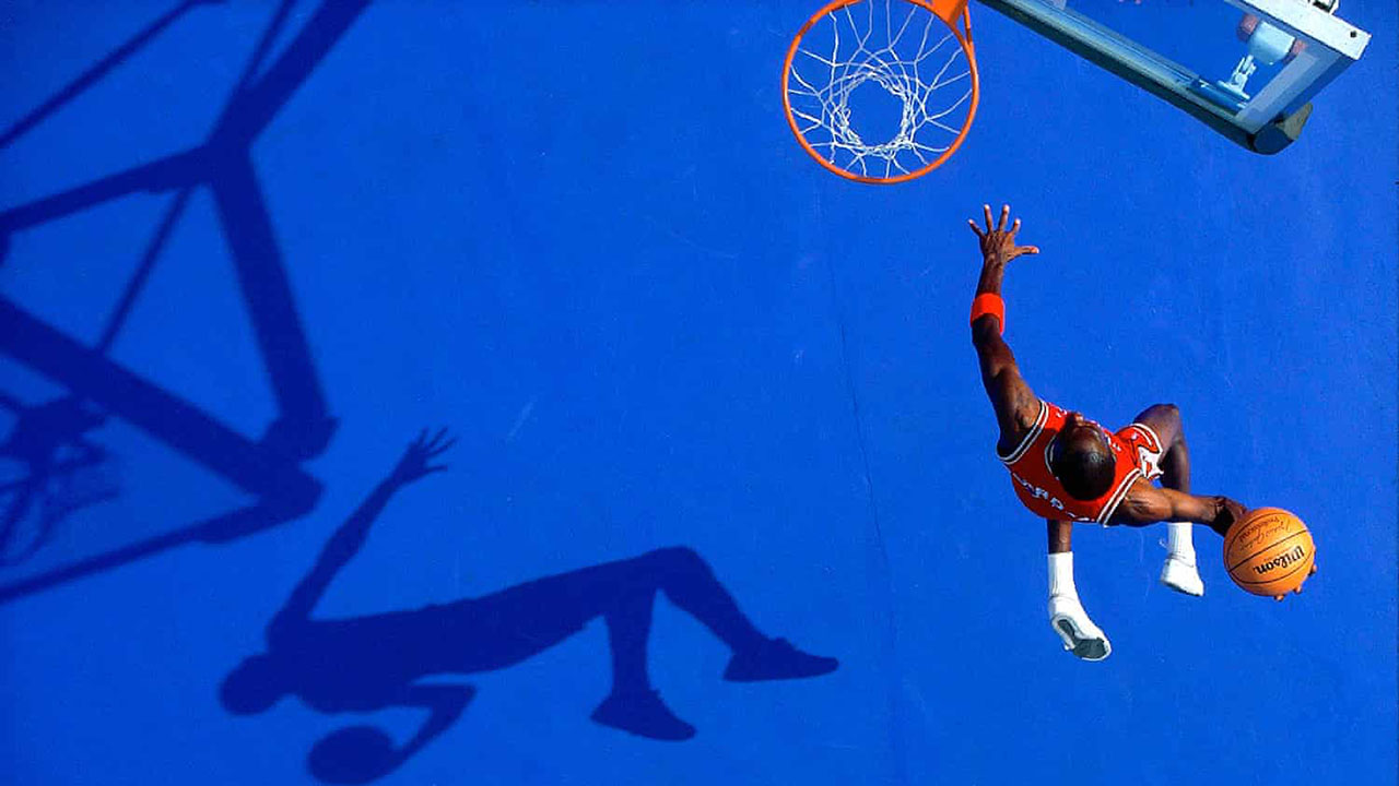Una clavada de Michael Jordan desde arriba: Walter Iooss y su mejor fotografía