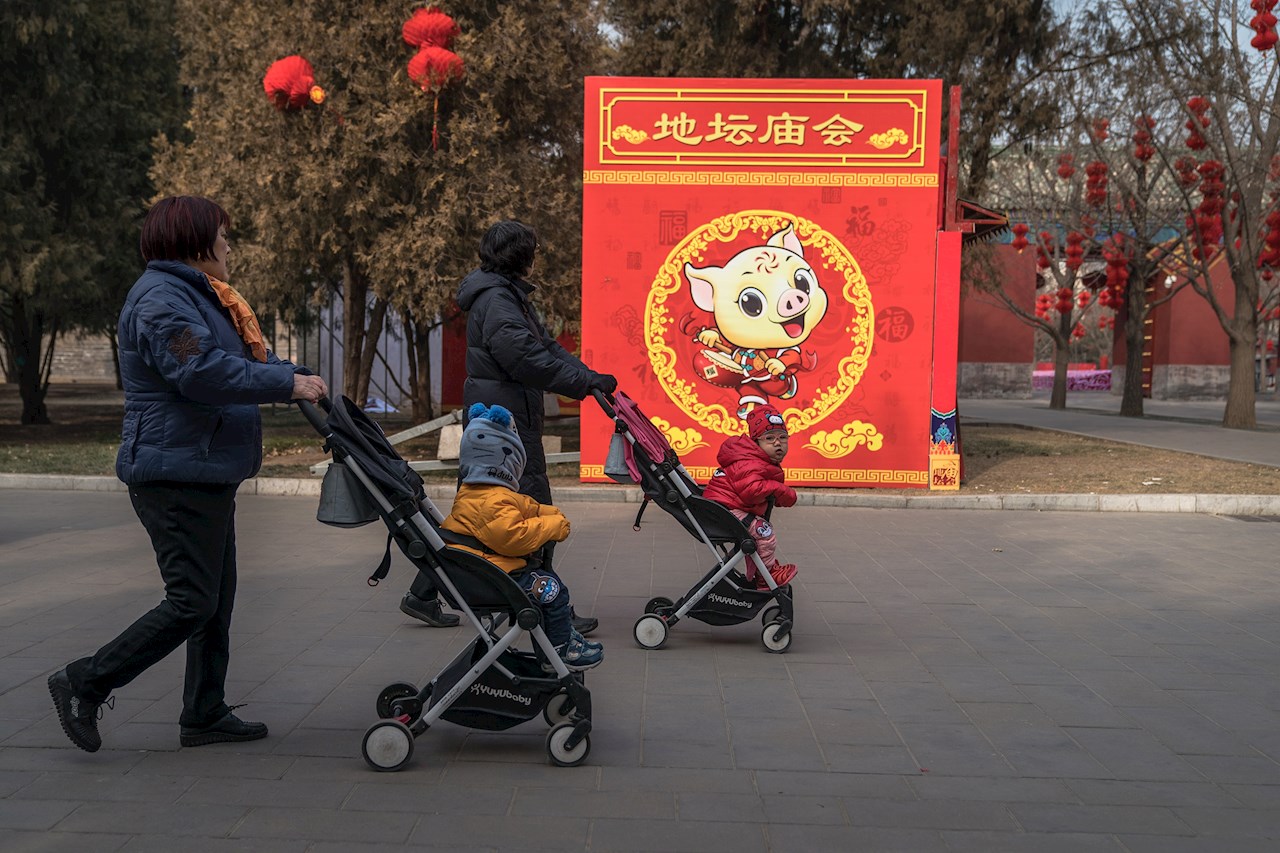 China permitirá un tercer hijo en medio de su crisis poblacional