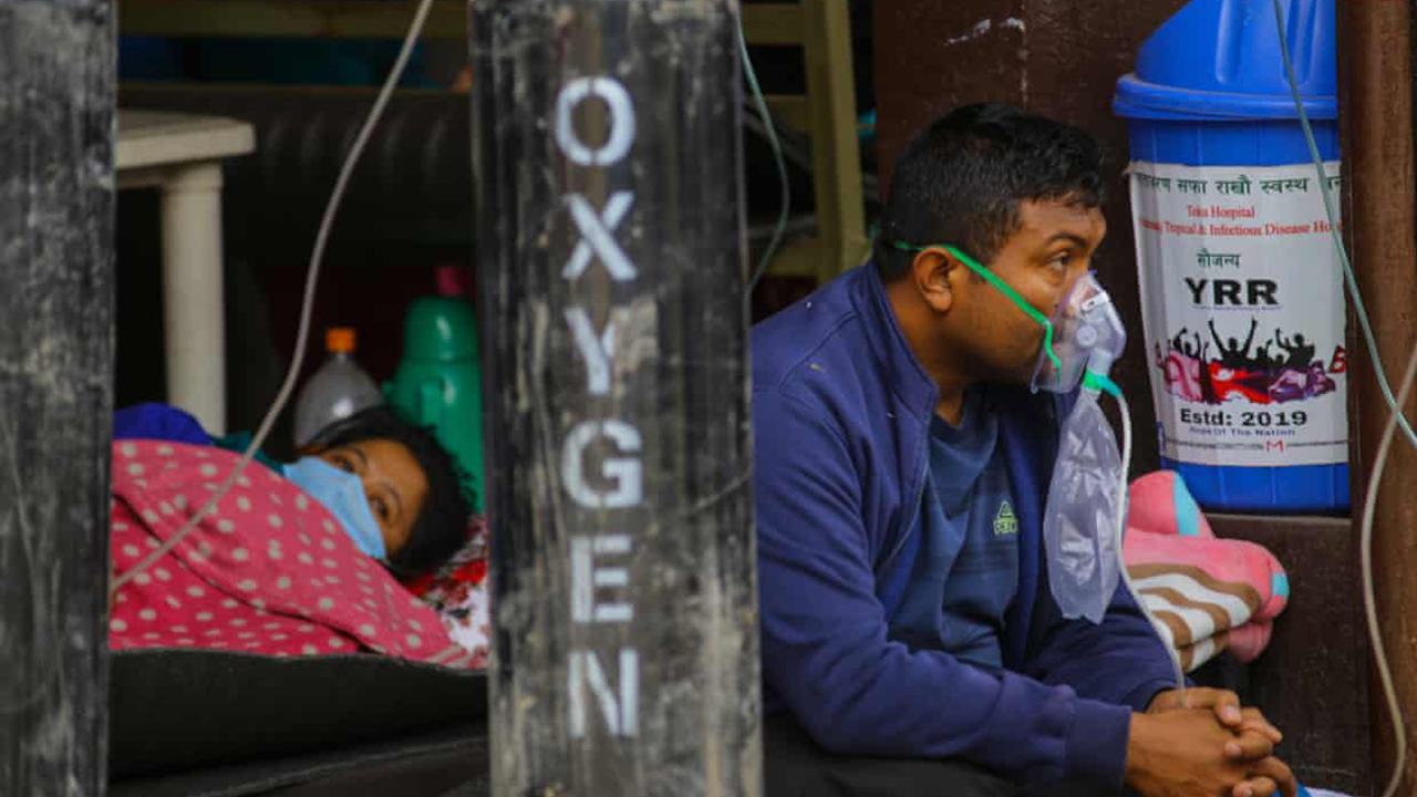 ‘Urgente. Se necesita oxígeno’: los nepalíes se movilizan para resolver la crisis del Covid