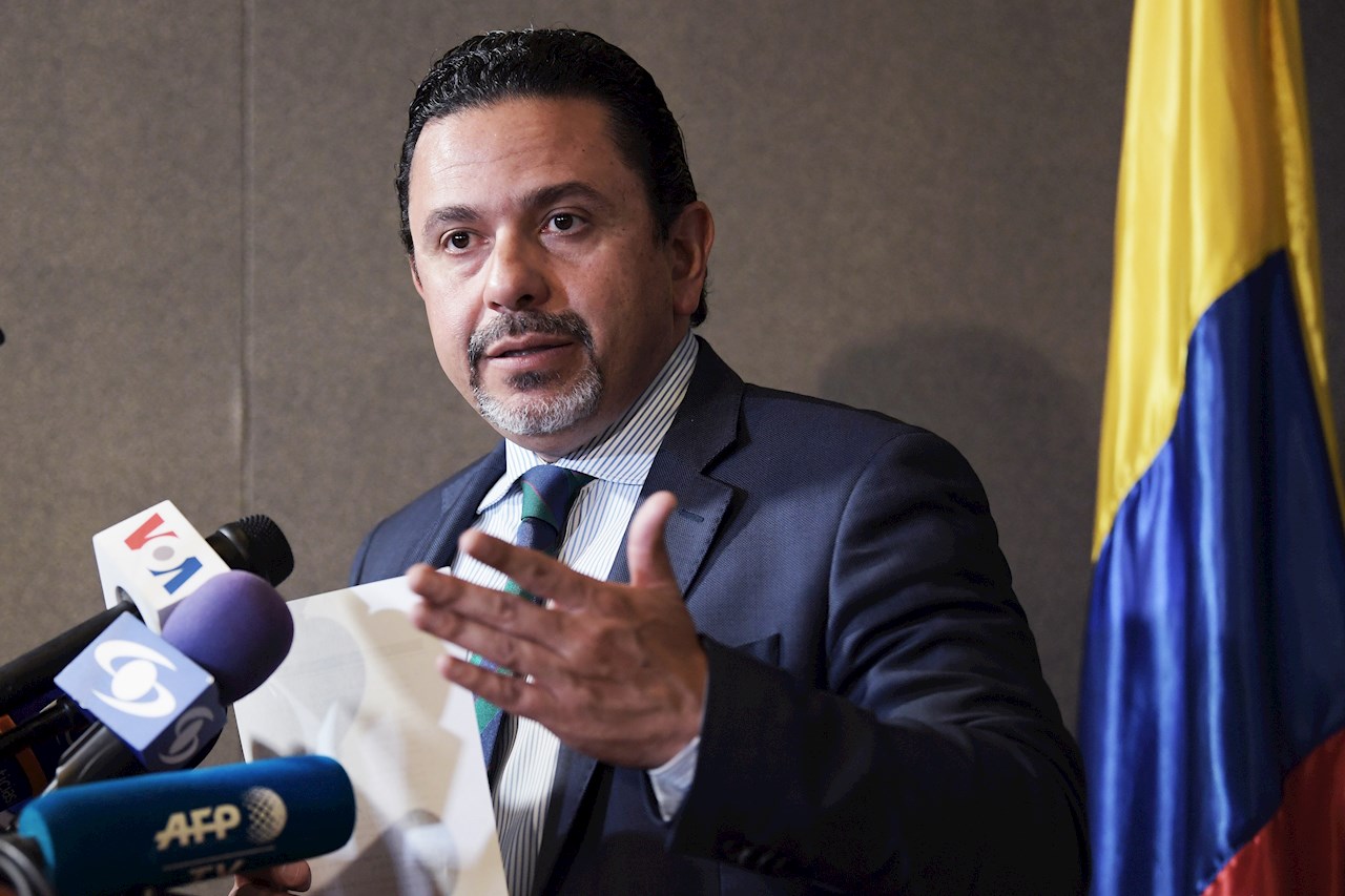 El alto comisionado para la Paz de Colombia renuncia en medio de crisis